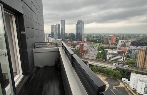 Castlefield Apartment | nLuxury, Centrally Located 2 Bedroom Duplex Apt with Skyline View Balcony