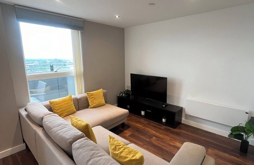 Castlefield Apartment | nLuxury, Centrally Located 2 Bedroom Duplex Apt with Skyline View Balcony