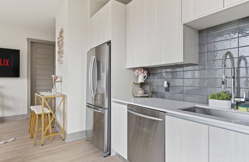 Westside Condo | nNEW! ChateauOasis Penthouse Free Parking