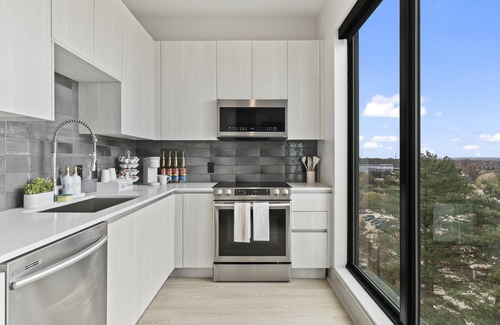 Westside Condo | nNEW! ChateauOasis Penthouse Free Parking