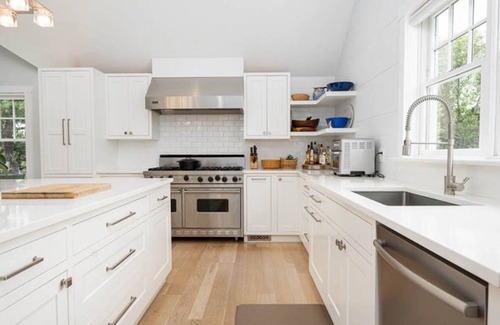 Surfside House | nNow Booking for 2024 Season nPrivate Estate with Pool house, Pool and Cottagen