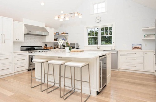 Surfside House | nNow Booking for 2024 Season nPrivate Estate with Pool house, Pool and Cottagen