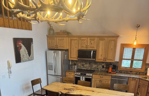 Central Vermont- Killington House | nnSki-In/Ski-Out Killington Chalet - Hot Tub, Fireplace & Views