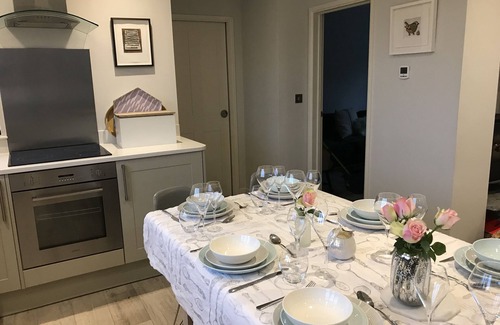 Salcombe House | nnStylish House minutes from Sandy Beaches
