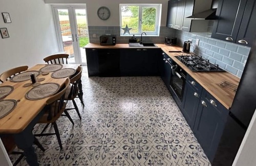 Foxley Cottage | No.1 Fox Burrow, Norfolk. Peaceful get away with hottub