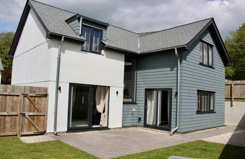 Bude House | No 1 The Paddock - Spacious holiday home with a hot tub