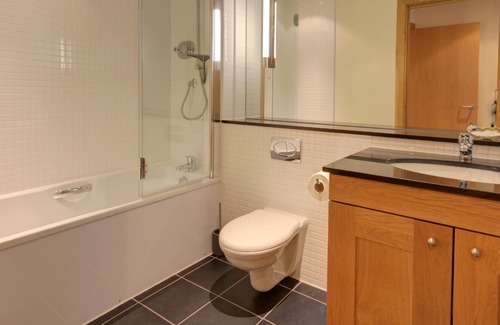 Brora Apartment | No. 18 The Links is a second floor apartment located by the famous James Braid Golf course in Brora