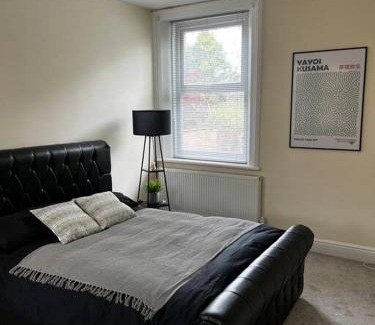 Liverpool Apartment | No.2 Beechcroft/Park-Side/Ping Pong & Garden