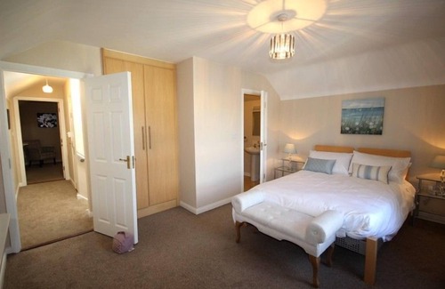 Clifden Apartment | No 2 Clifden Court