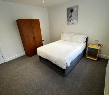 Sefton Park Apartment | No 2 - LARGE 1 BED NEAR SEFTON PARK AND LARK LANE