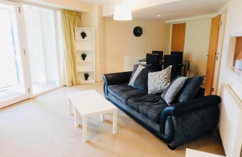 Paisley Apartment | No 2 - Modern 2 Bed Apartment Close to Gla Airport & M8