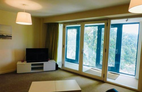 Paisley Apartment | No 2 - Modern 2 Bed Apartment Close to Gla Airport & M8