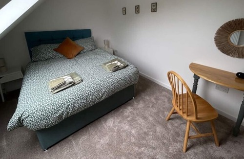 Foxley Cottage | No.3 Rabbit Warren, Bright décor home & private hot tub