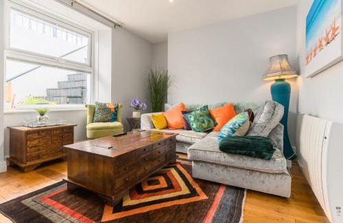 Aberystwyth Apartment | No 31 Promenade APARTMENT by the sea