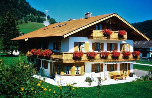 Wallgau Apartment | "No. 4" apartment, 2 bedrooms, shower, WC - Anneliese, guest house