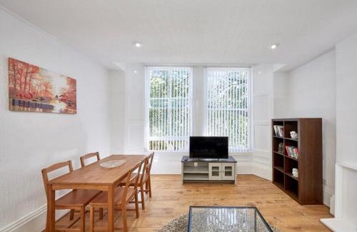 Sefton Park Apartment | No 4 AT MANNERING, LARGE 1 BED NEAR SEFTON PARK