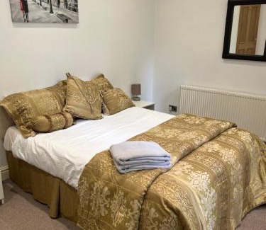 Sefton Park Apartment | No 4 AT SANDRINGHAM - LARGE 2 BED NEAR SEFTON PARK