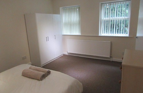 Sefton Park Apartment | No 4 - LARGE 2 BED NEAR SEFTON PARK AND LARK LANE
