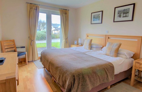 Brora Apartment | No. 4 The Links Apartment is a ground floor apartment over looking the world-famous James Braid Golf