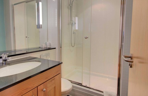 Brora Apartment | No. 4 The Links Apartment is a ground floor apartment over looking the world-famous James Braid Golf