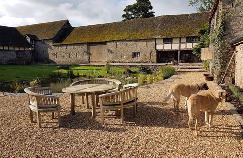 Kington House | No 4 The Threshing Barn, Penrhos Court