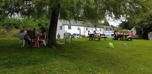 Liskeard House | No 4 Trelawney Apartment - Onsite Bar - Restaurant - Horse Riding