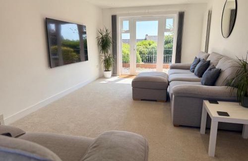 Maenporth House | No.48 Falmouth - 10 minutes walk to the beach