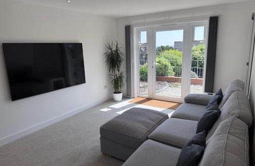 Maenporth House | No.48 Falmouth - 10 minutes walk to the beach