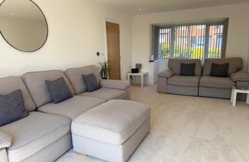 Maenporth House | No.48 Falmouth - 10 minutes walk to the beach