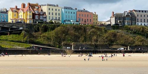 Tenby Apartment | No 5 Court House, Tenby - luxurious 5 Star accommodation