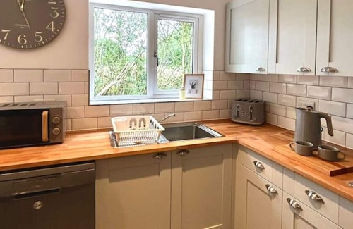 Foxley Cottage | No.5 Hedgehog Den Large dog friendly garden with hottub