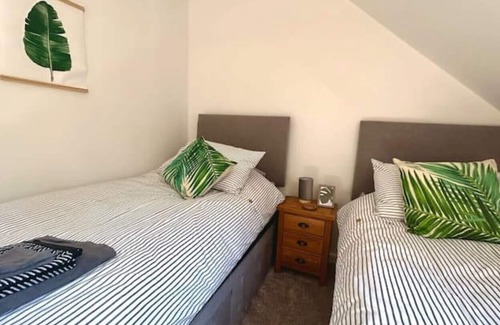Foxley Cottage | No.5 Hedgehog Den Large dog friendly garden with hottub