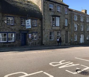 Helston Bed & Breakfast | No 52 bed and breakfast