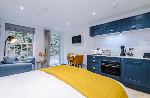 Stoney Middleton Apartment | No.6 - Studio Apartment with Private Terrace