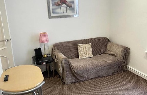 Sefton Park Apartment | No 7 - 1 BED NEAR SEFTON PARK AND LARK LANE