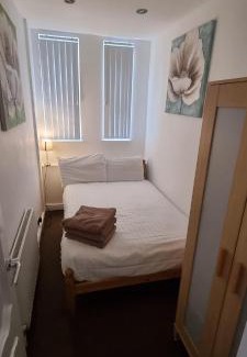 Sefton Park Apartment | No 7 - 1 BED NEAR SEFTON PARK AND LARK LANE