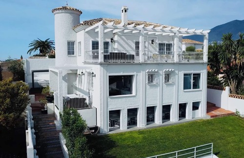 Benalmadena Villa | No car needed! Close to town, great views, SHEETS for all weekly stays