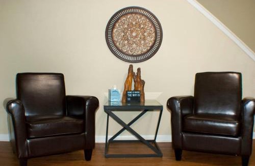 Southwood Valley Apartment | No Check-out Work Sleeps 8! Family-friendly C