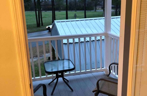 Huntsville Apartment | No chores!/6 guests/⬆️stairs/🦮🐈/WI-FI/alt pay for long stays
