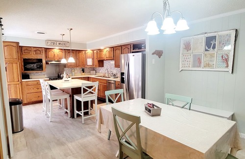 Newport House | No Cleaning Fee - Steps to Entertainment - King Bed - Family Friendly