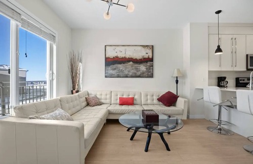 Calgary House | No Cleaning Fees | Lux 4 Bedroom | Near Airport