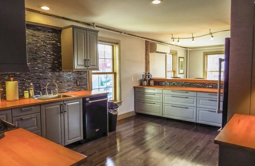 Belfast Apartment | No hidden cleaning charges. Huge 3bd/3ba apartment with tons of waterviews.