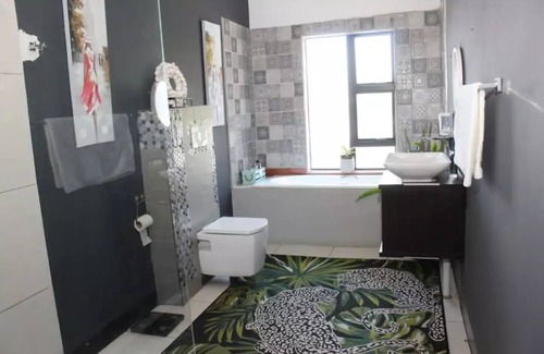 Hartbeespoort House | No load-shedding, wi-fi & pool