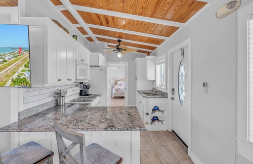 Summerland Key House | No Offering a discount from now until July 21! 3/2 canal front home!