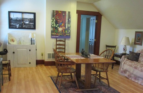 Mount Vernon Apartment | No Ordinary Manor in Central Ohio - A Homey, Executive Apartment