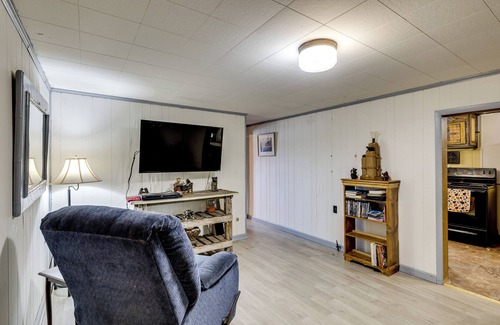 Langston Cabin | No Pet Fee! Family Cabin 2 Mi to Lake Guntersville