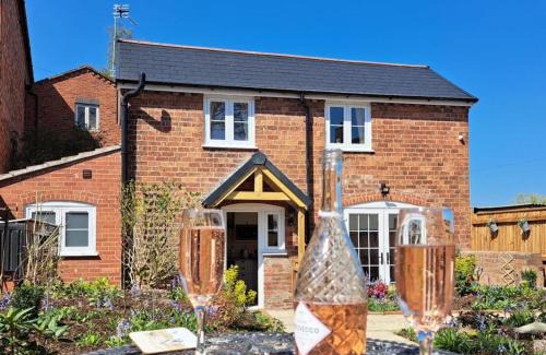 Bewdley House | No Road - The Cottage