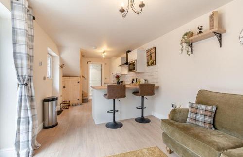 Bewdley House | No Road - The Cottage