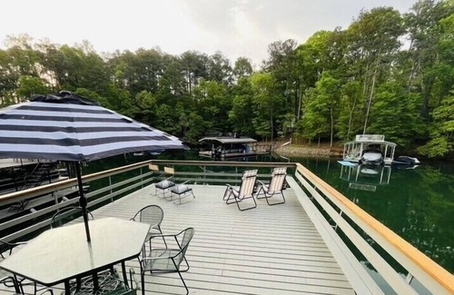 Buford Cabin | No Salt Shack - Ask about boating packages !