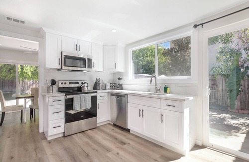 Mission Viejo House | No Stairs w/Yard & EV Charger (Olive Perch)